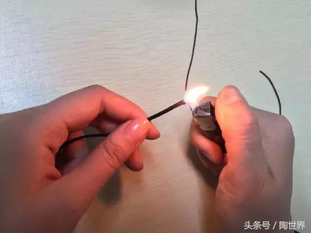 手串没有弹绳断了怎么再串起来,手串盘着突然断了在哪里重新穿