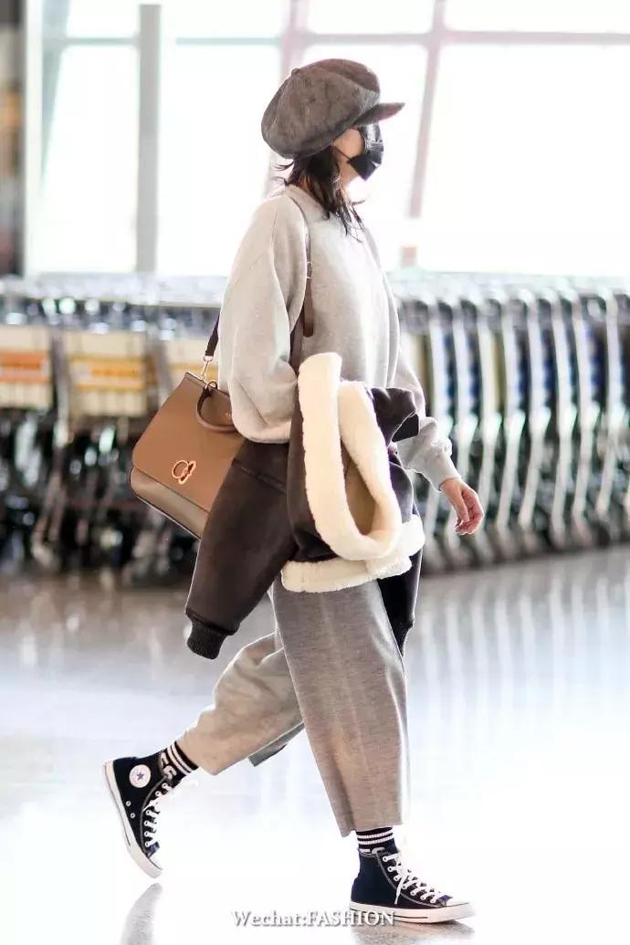 刘诗诗唐嫣甜蜜日常,一入秋便是深秋