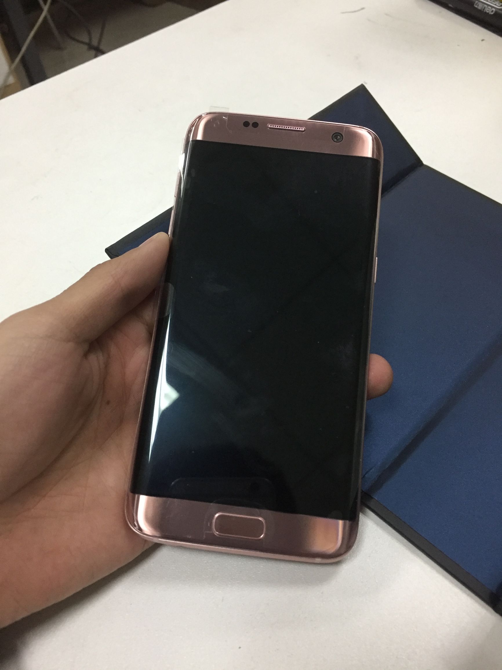 三星s7edge荧光粉,二手三星s7edge值得购买吗