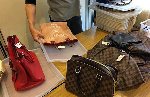 大学刚毕业2万左右二手车,卖lv一个月能赚多少钱