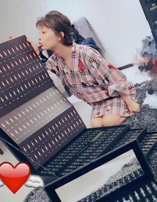 与收到LV圣诞树的她比,网友说:你们别出来自讨没趣了!