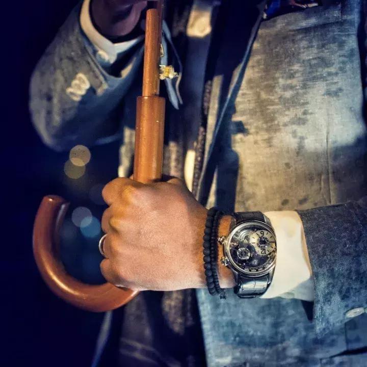 混江湖抽雪茄,不戴这个表不行!