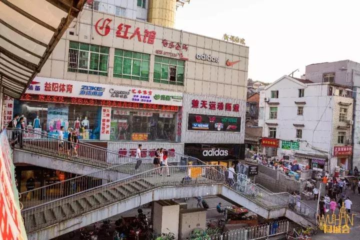 全武汉荷尔蒙最旺盛的高校，打架有专业套路，小偷来了别想走！