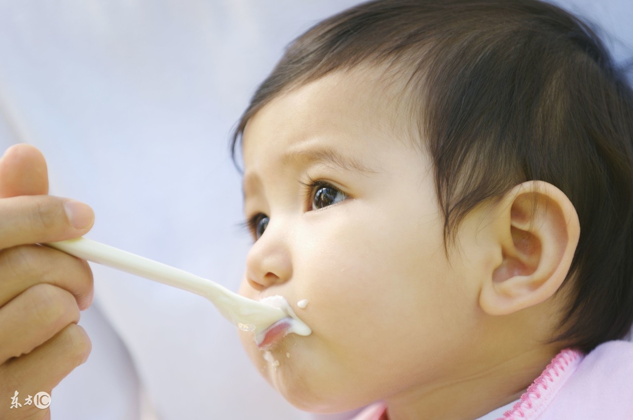 如何给宝宝添加辅食书籍,如何给宝宝添加辅食第一次加米粉