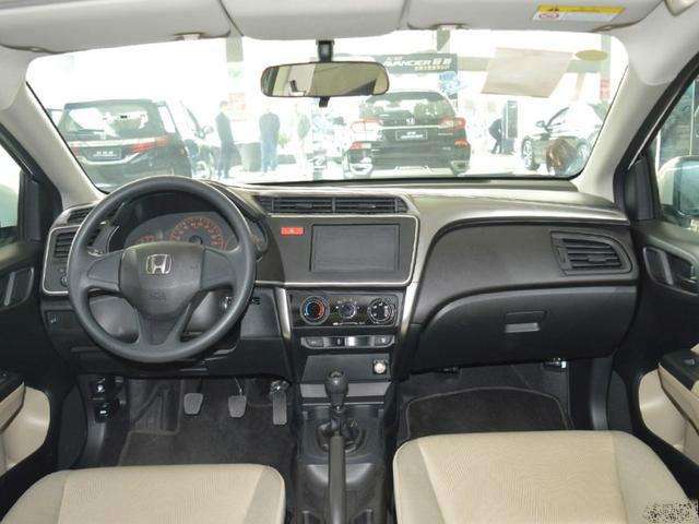 小伙花6万买台二手车,小伙花8万买辆本田