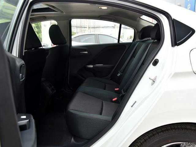 小伙花6万买台二手车,小伙花8万买辆本田