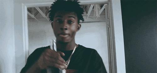 中国开Supreme店没毛病，但我不想和大妈一起排队！