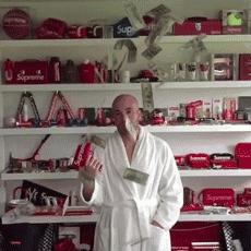 中国开Supreme店没毛病，但我不想和大妈一起排队！