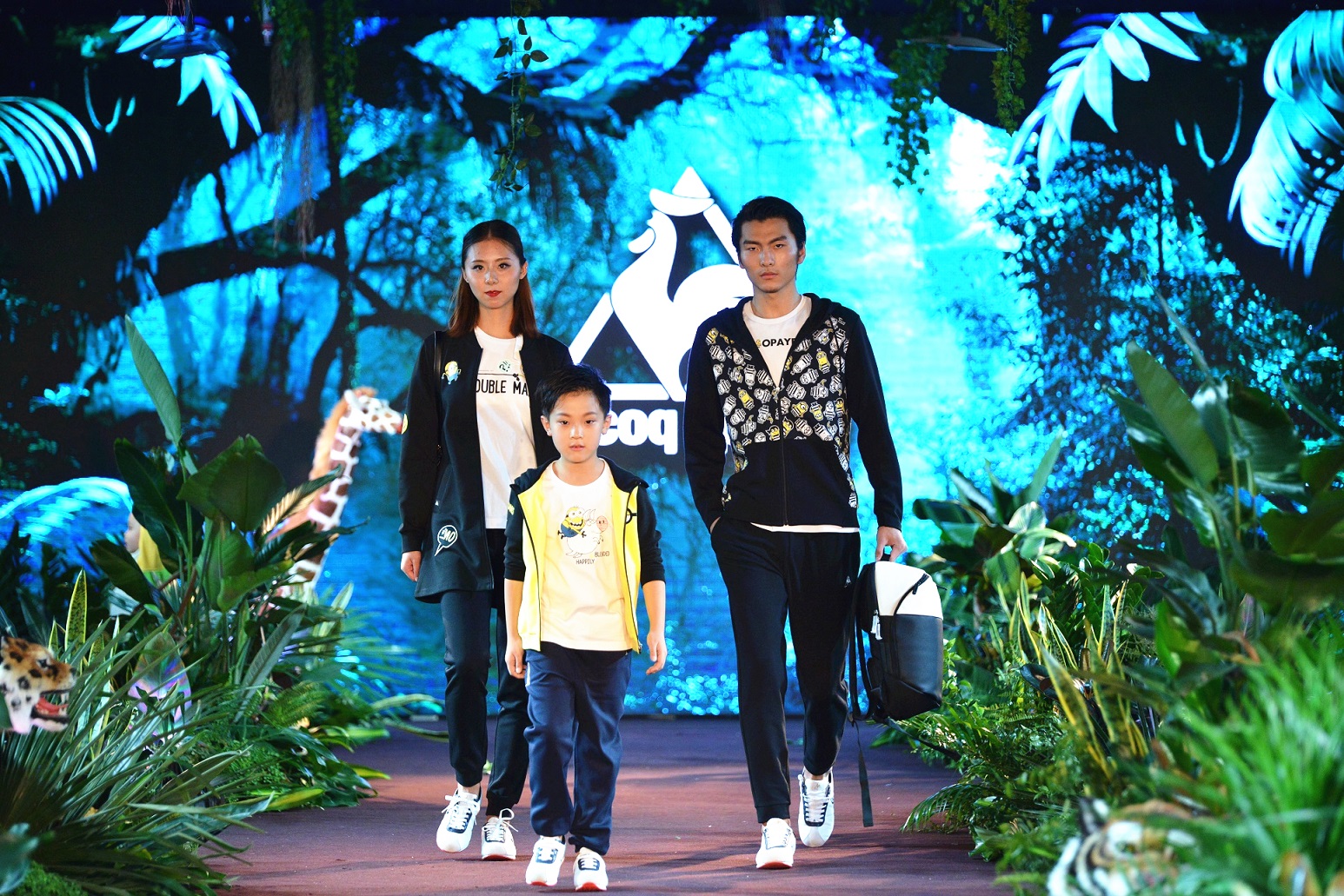 秋冬潮牌爆款穿搭,顶级潮牌秋冬穿搭