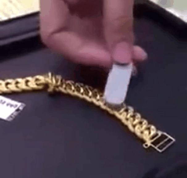 黄金手镯用吸铁石能不能试出来 (吸铁石能吸黄金首饰吗)