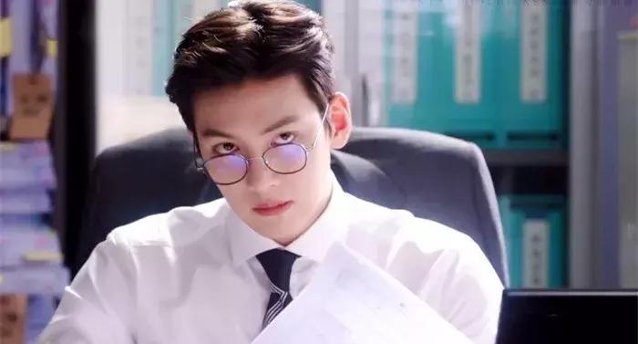 时尚的人戴什么眼镜好,时髦的人都在穿些啥