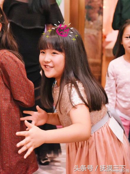 贾乃亮李小璐为甜馨过8岁生日,李小璐甜馨王诗龄