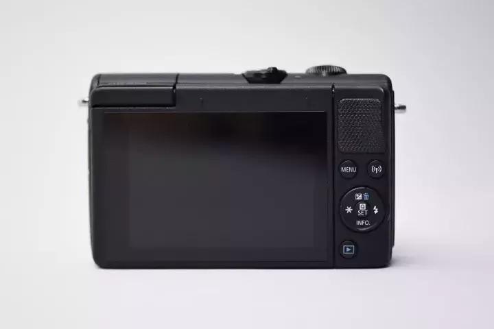 佳能高颜值轻巧相机便宜,入门便携相机佳能m200