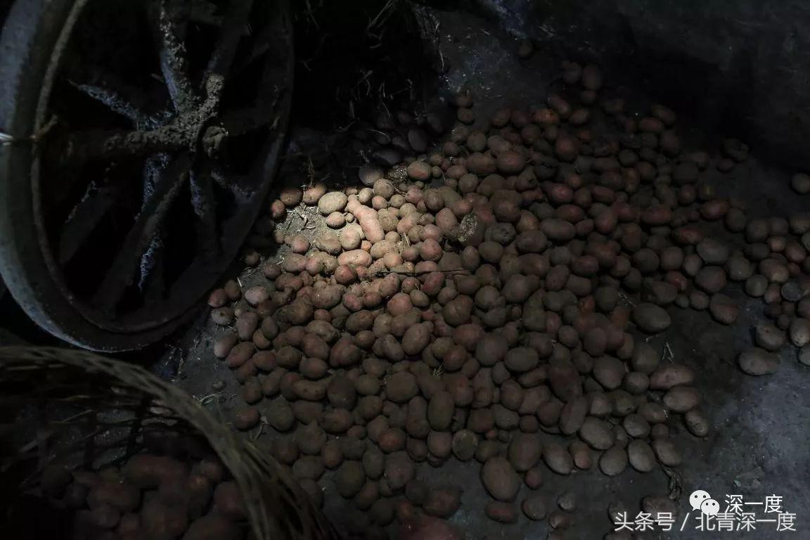 “鹿晗”在泥坑，妈妈在远方，你习以为常的幸福对他们却遥不可及