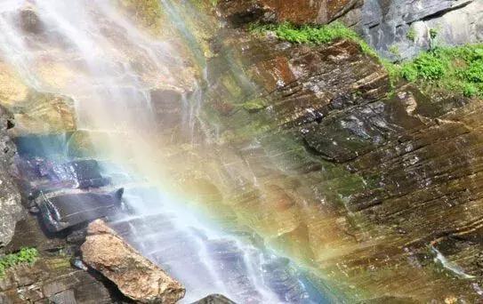 美雪哭了视频完整版,冬天的西岭雪山风景