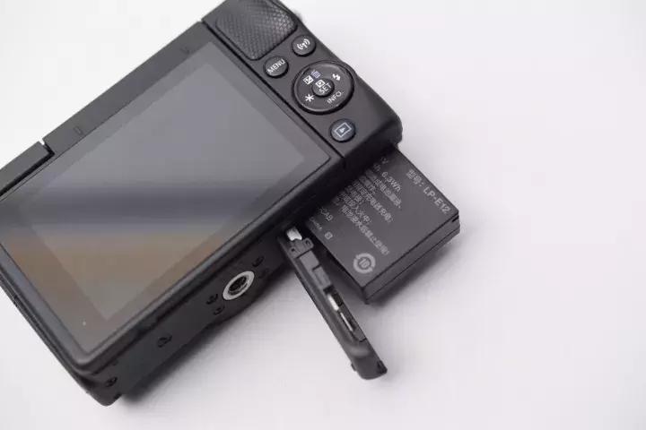 佳能eosm100正式发布,佳能eosm100购买时都带啥