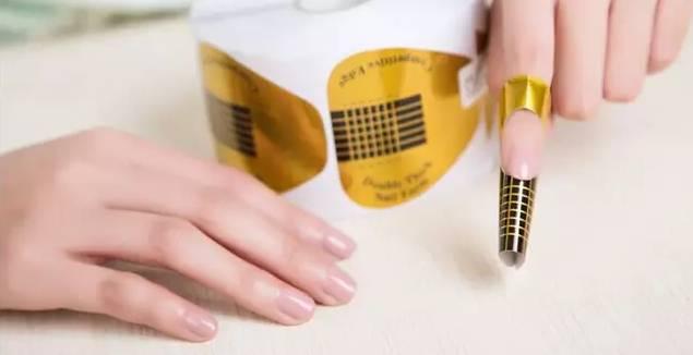 上细下粗的手指适合什么形状美甲,适合手指短小指甲的美甲显白