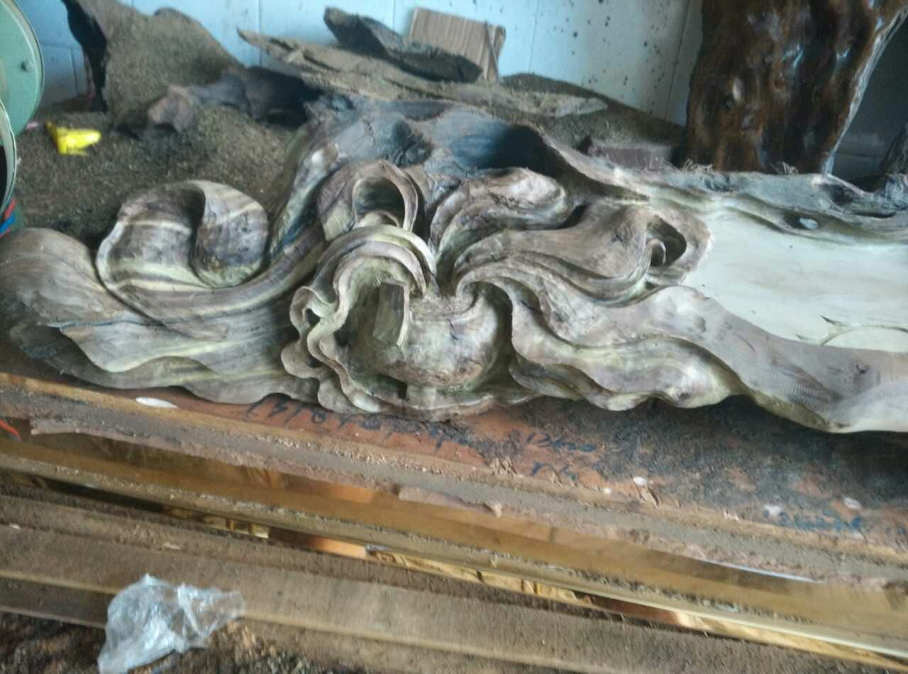 大雨冲来的一块乌黑嘛漆的乌木，原来是茶盘料。