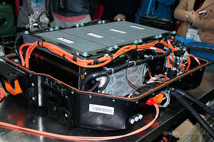 荣威e550快充多久充满电,荣威e550大电瓶寿命极限是多少