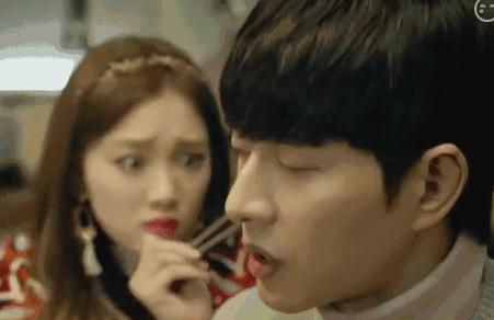 亲测种草｜眼影棒也出双色款？听说宋慧乔用它拿下了宋钟基！