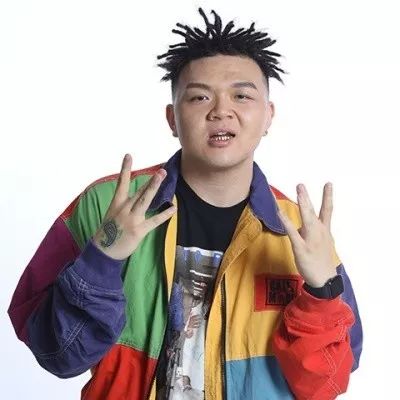 来看看高中时期的校服吧,来看看高中的校服