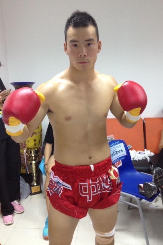 峨眉派掌门指点*警武**拳王,冯兴礼与少林武当太极三大战队高手争雄