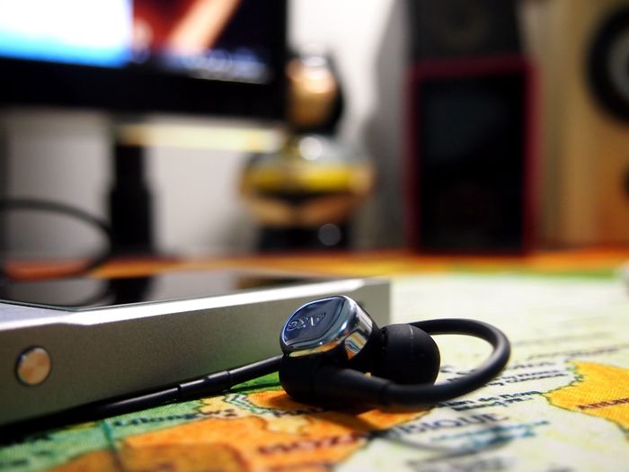 AKGN40圈铁入耳式运动耳塞听后感：可换线模式、生而不凡