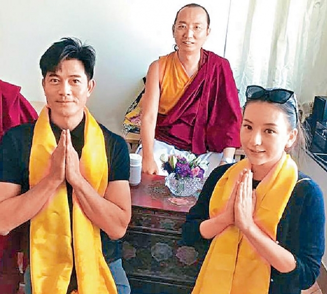 方媛御夫有术先替女儿买衣服,然后再秘选蛋糕帮郭富城开生日派对