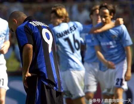 足坛十大悲情瞬间图片,足球十大落寞背影