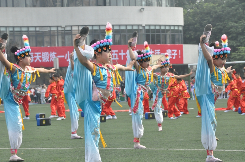 学校运动会第一名是谁,运动会班级风采展示第一名