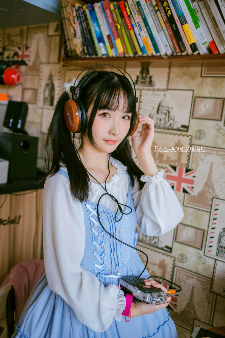 美少女与FeniksAudioEssence音箱的不经意邂逅