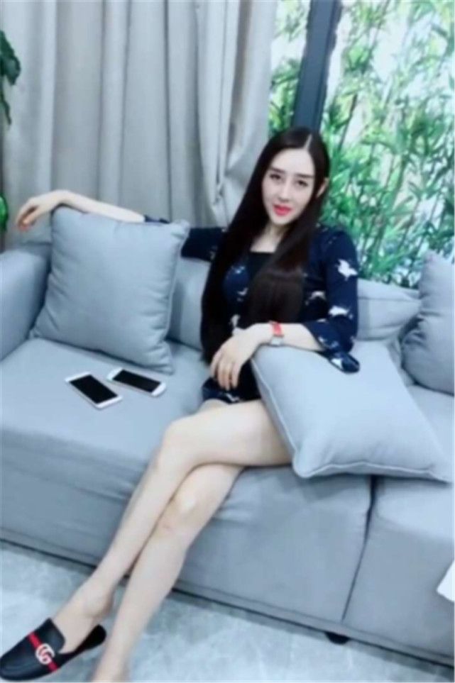 已婚女子被丈夫嫌弃“猪拱嘴”，悲愤整容，现成探探万人女神