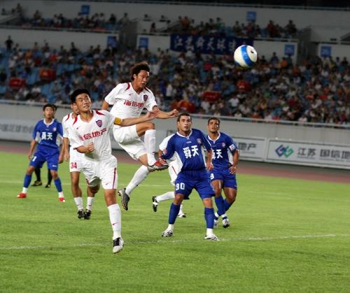 往自家球门踢三脚都不进,往自家球门踢都进不了球