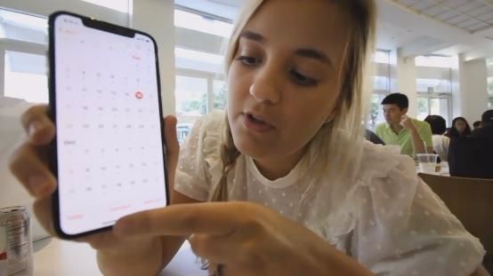 苹果零容忍！女儿试玩iPhoneX全球走红，老爹惨遭解雇！