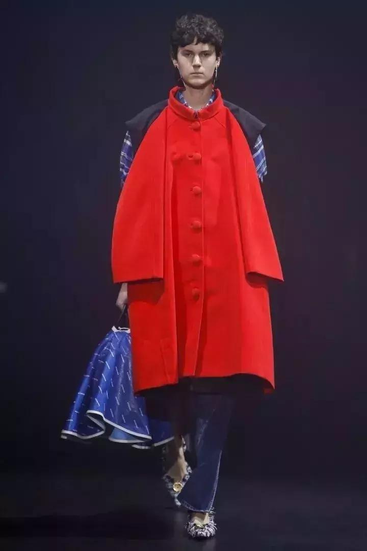 新娱儿美了一季的巴黎世家开始作妖了，丑不丑大家来评评理