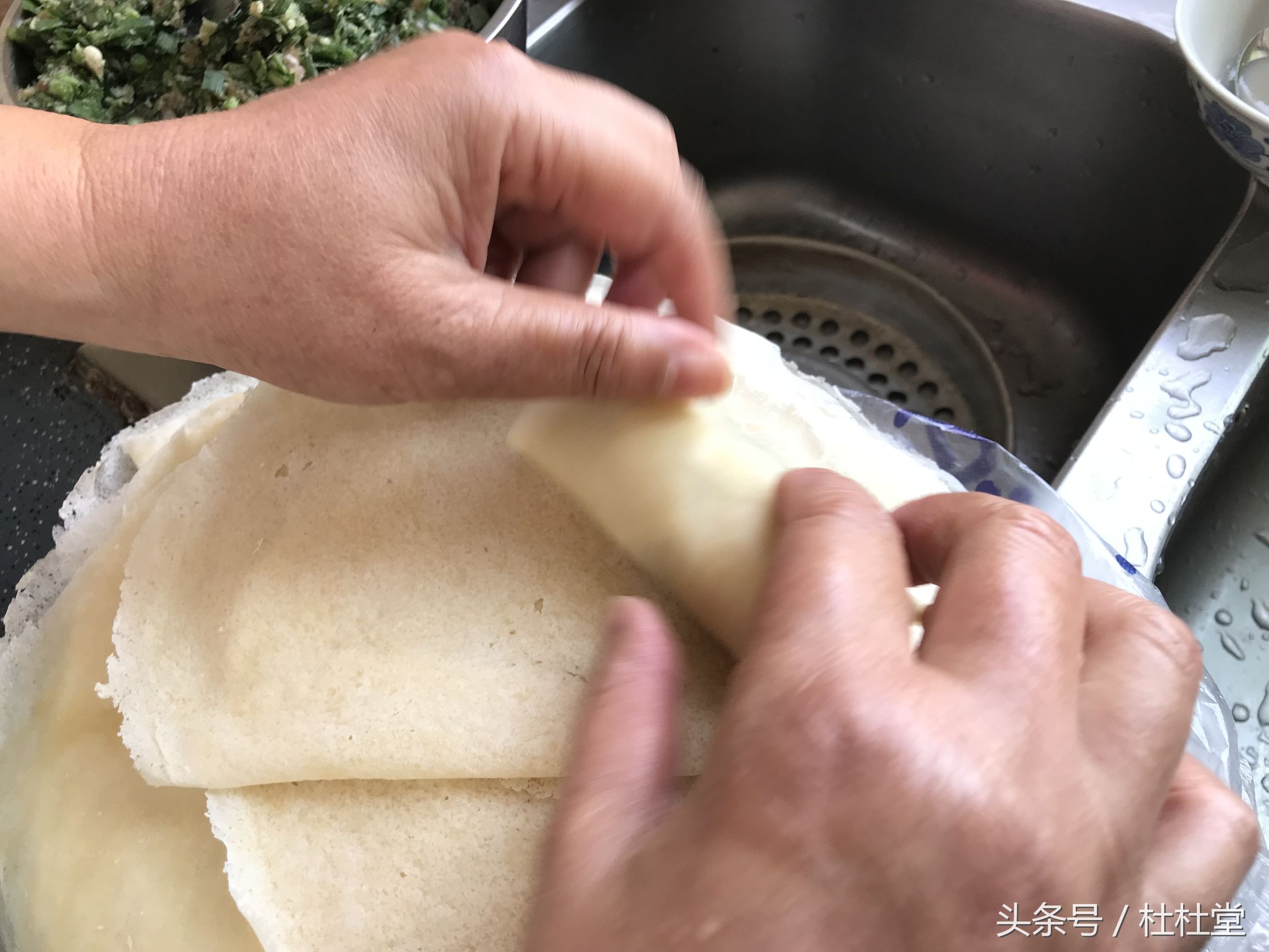 春卷怎么炸又酥又脆不容易焦,春卷怎么炸又酥又脆炸几分钟