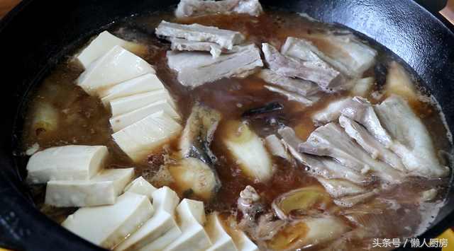 草鱼的家常做法炖鱼放啤酒吗,草鱼和五花肉炖怎么炖好吃