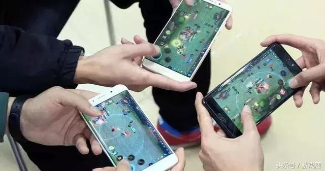 不给孩子买玩具孩子竟然对我说滚路人说……