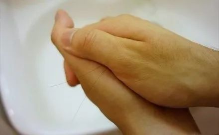 苍天好轮回掉发饶过谁,连富士山都秃了更何况人类!