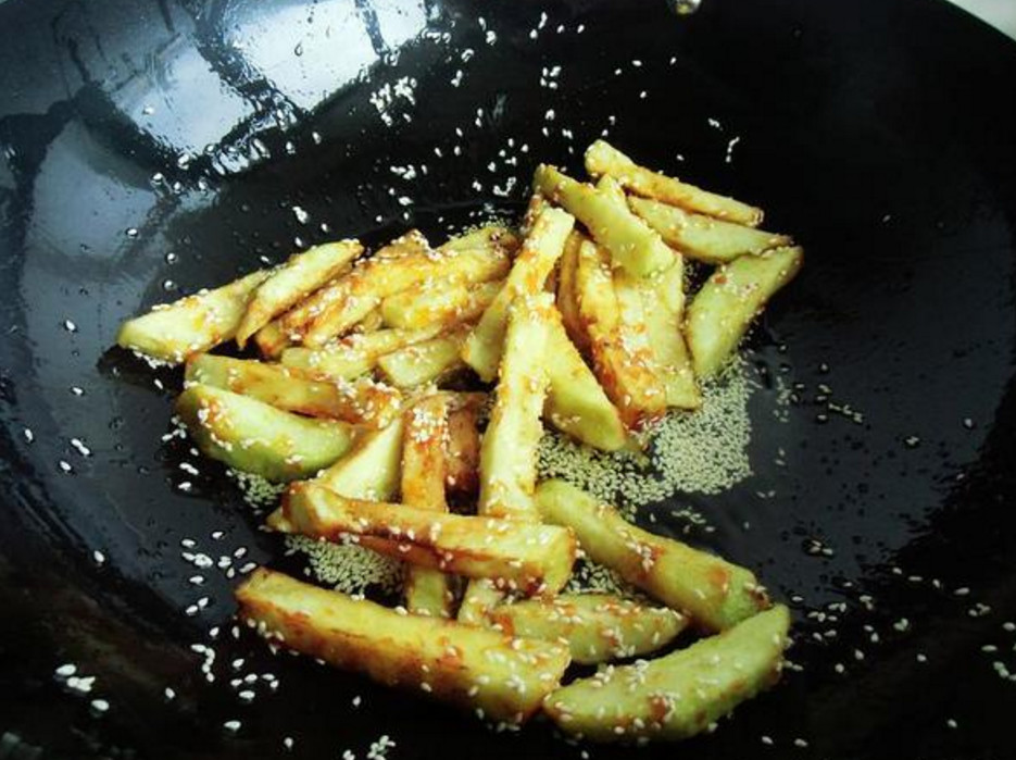 油炸脆皮茄子条外焦里嫩,油炸茄子丝外酥里嫩