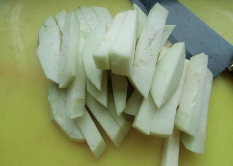 油炸脆皮茄子条外焦里嫩,油炸茄子丝外酥里嫩