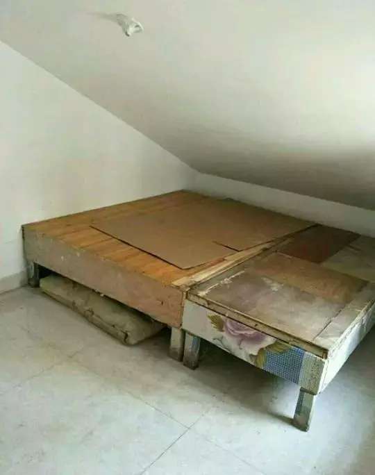 租在顶楼小阁楼,租的阁楼天花板隔音差