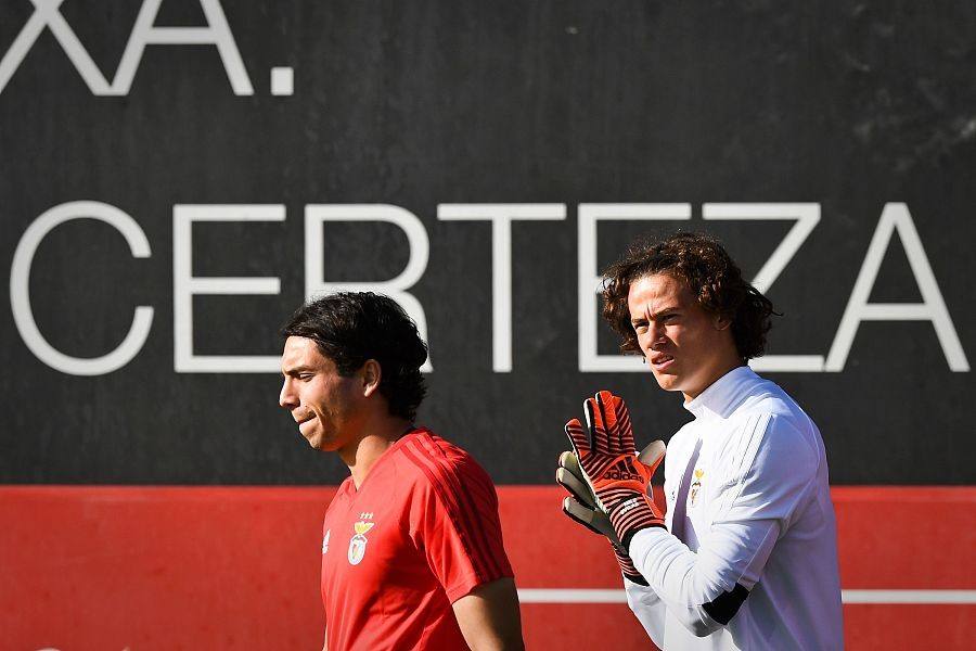 守门员的经典神扑诺伊尔,2017-2018欧冠门将10大的精彩扑救