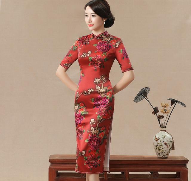 一袭旗袍显示柔美,真丝旗袍最能体现女人的优雅高贵