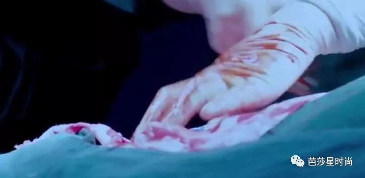 这一次,医疗电视剧可不止是医生们在谈恋爱了!