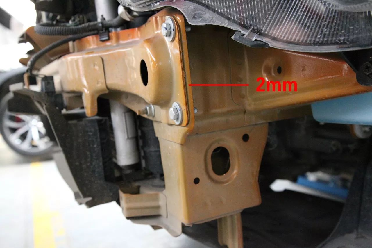 懂车帝拆车后防撞梁,拆车看防撞梁