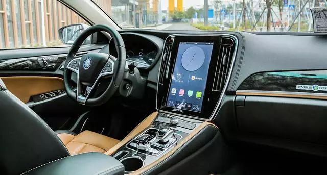 比亚迪新款秦100一公里7分钱，纯电动航里程100公里，完爆荣威ei6