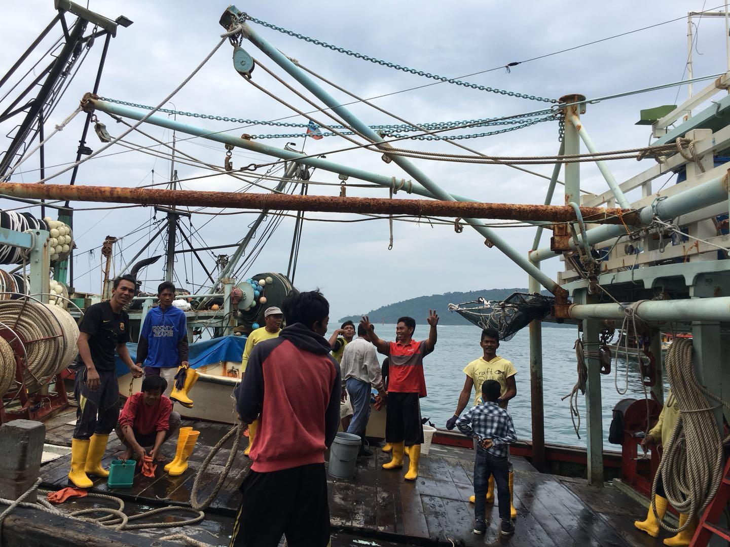 在马来西亚的沙巴码头，中国女生很受欢迎