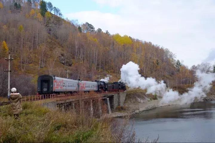 坐火车穿越俄罗斯西伯利亚,欧洲火车途经小镇