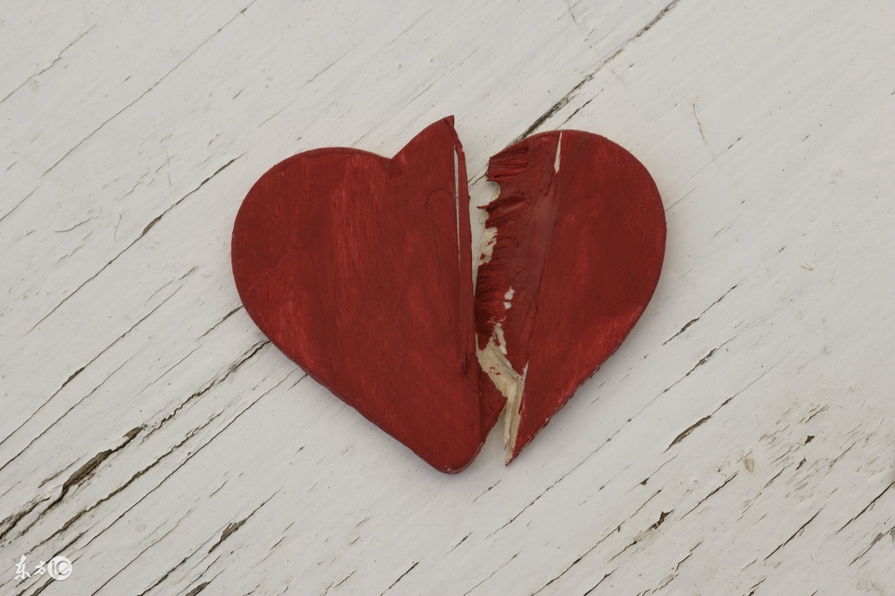 不要再自作多情了,作为女人要自尊自爱不要太暴露